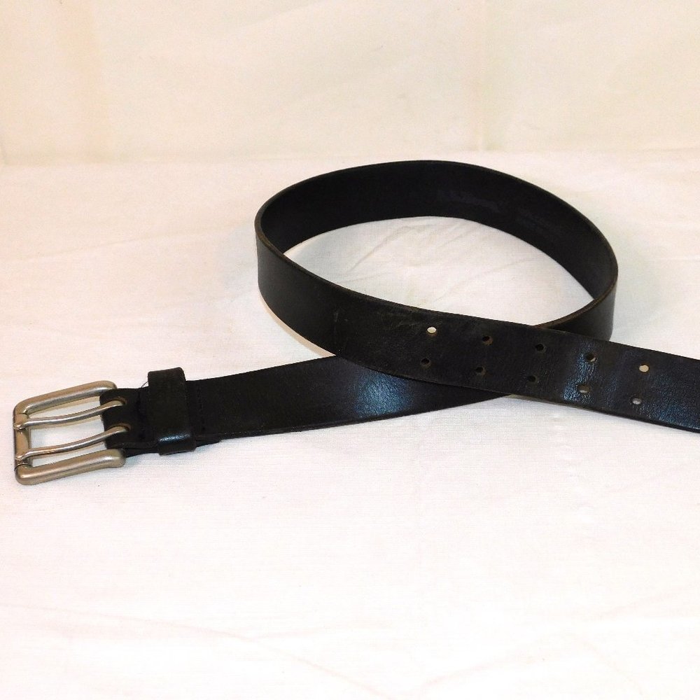 L.L. Bean Cowhide Leather Belt Size 30 - Picture 1 of 6